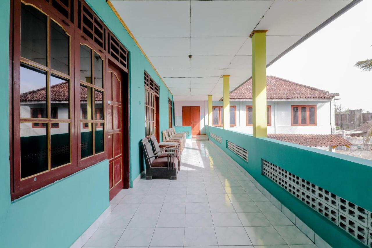 Losmen Parikesit Bantul Exterior foto